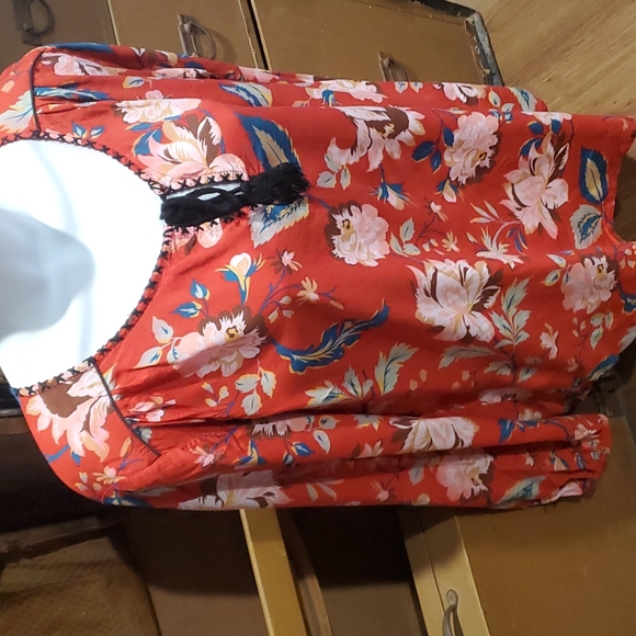 FEATHERS BY TOLANI tunic.    #4470 - Picture 3 of 5